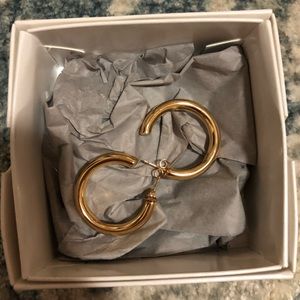 Gold Earrings (never worn only unboxed 4 picture)